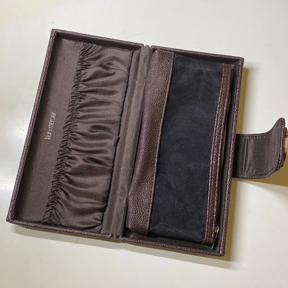 Laura Mercier- Makeup Case - Picture 2 of 8